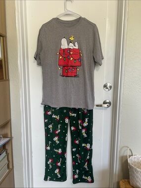 Men’s Snoopy Holiday Pajama Set - Gray & Green